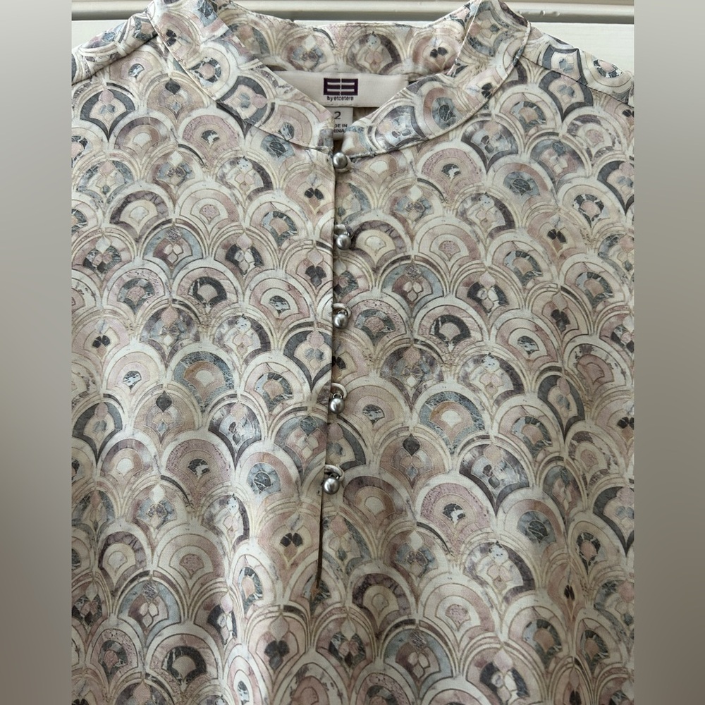 NWT Etcetera sleeveless blouse. Perfect pale colors with beautiful design. Sz 2